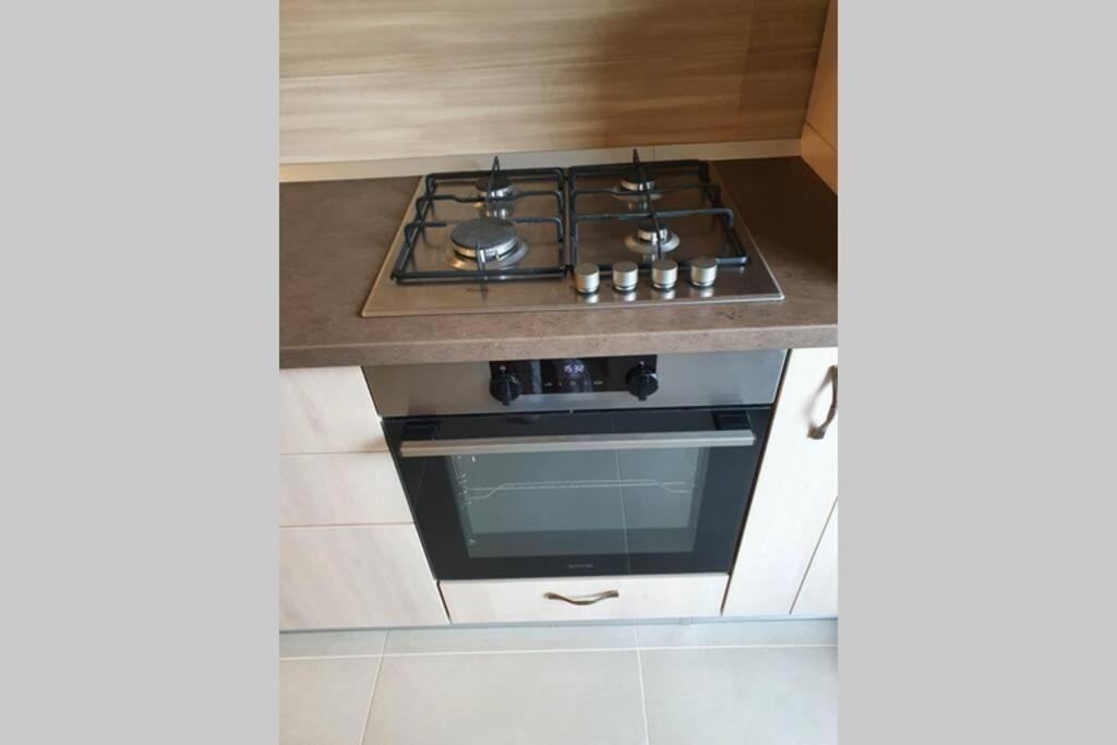 Apartamento Confort Studio With A Marvelous Kitchen Bucarest Exterior foto